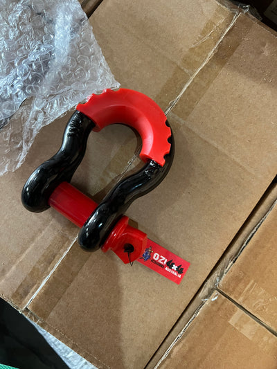 Screw Pin Bow Shackle with Isolator Red (Online only) - OZI4X4 PTY LTD