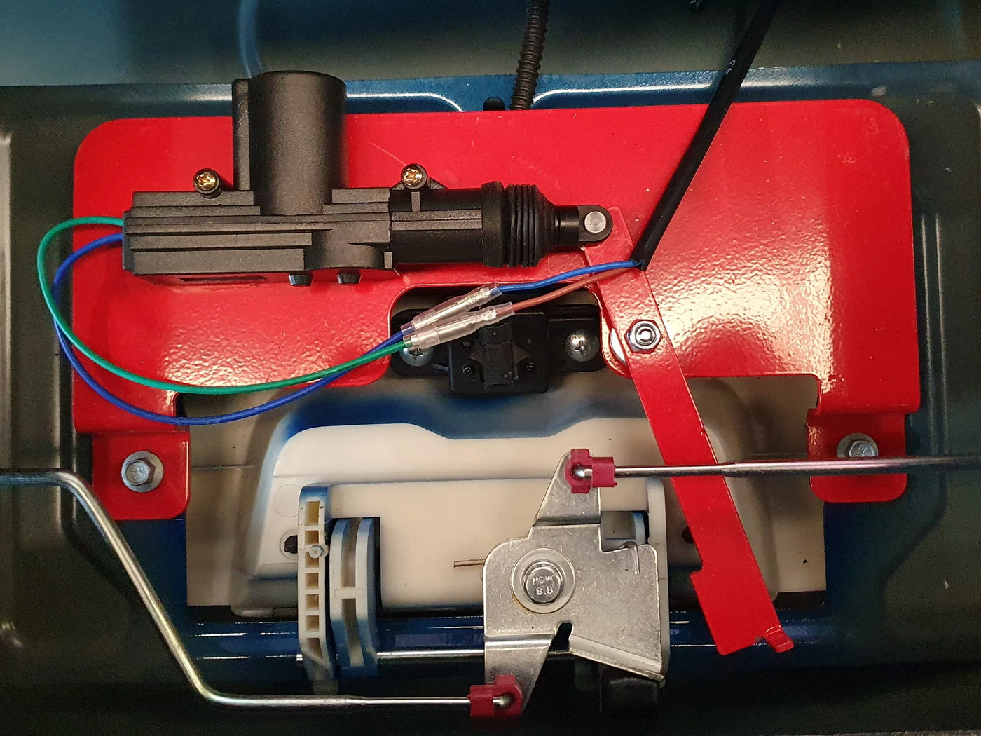 Electric Tailgate Lock Kit  Suits GWM Cannon 2020+ - OZI4X4 PTY LTD